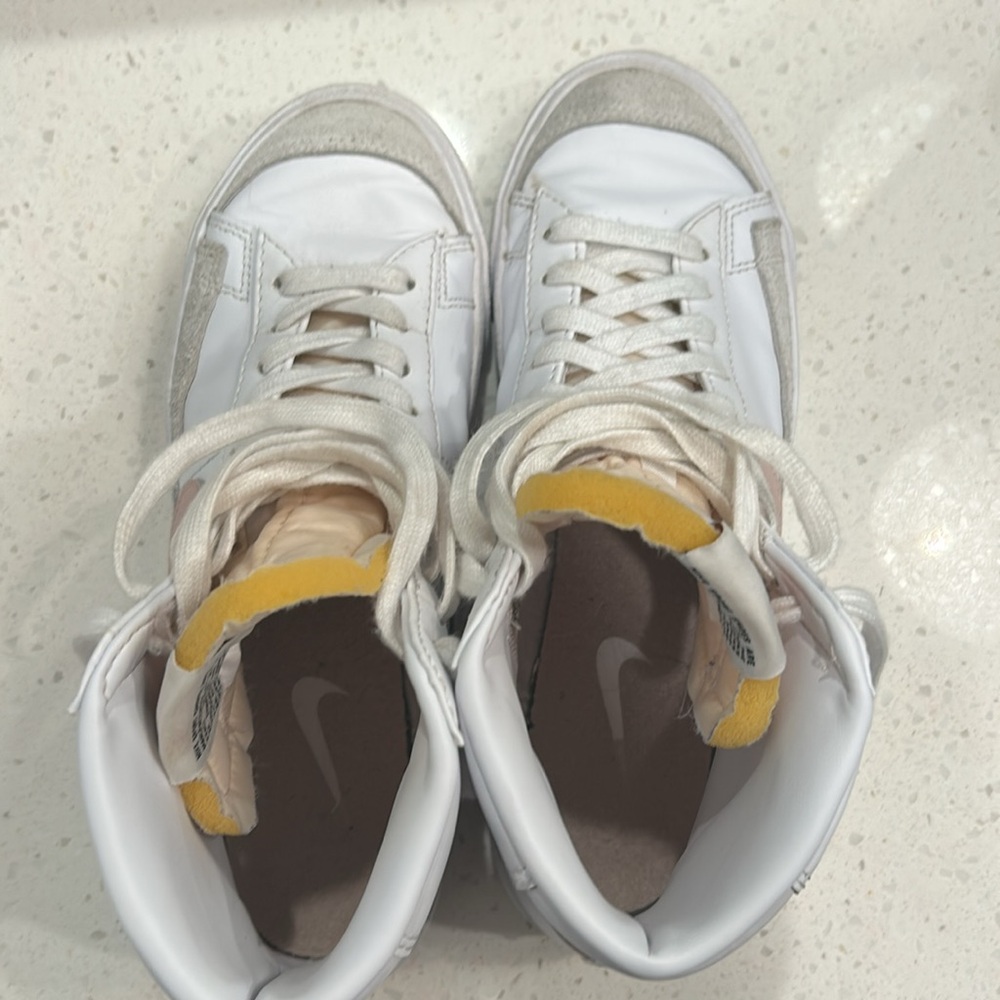 Nike Blazers - Picture 5 of 7